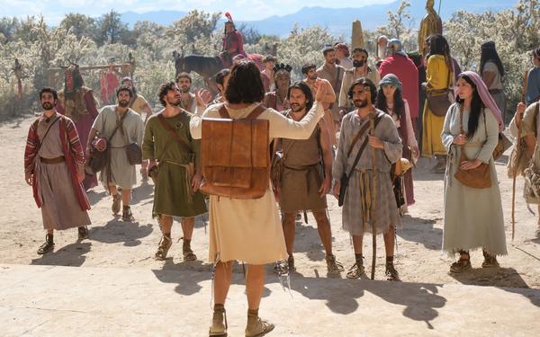Jesus fragte seine Jünger: Für wen haltet ihr mich? (Szene aus der Serie The Chosen)
