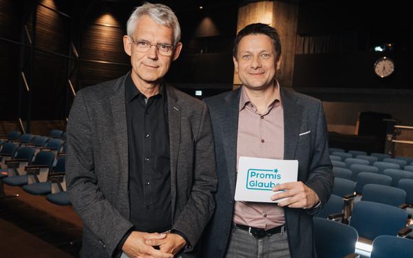 Prof. Dr. Heino Falcke (links) mit PromisGlauben-Chefredakteur Markus Kosian